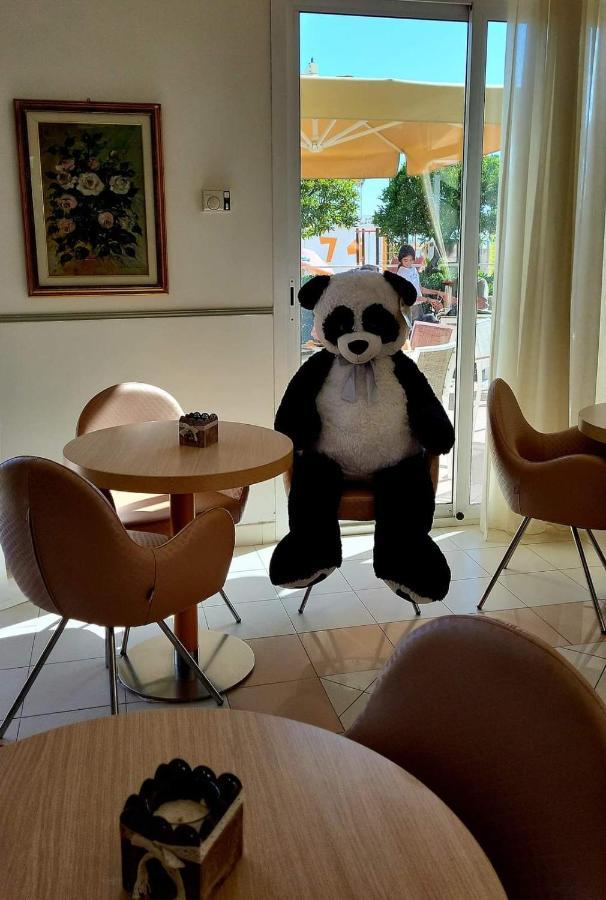 Hotel Rosati リミニ エクステリア 写真