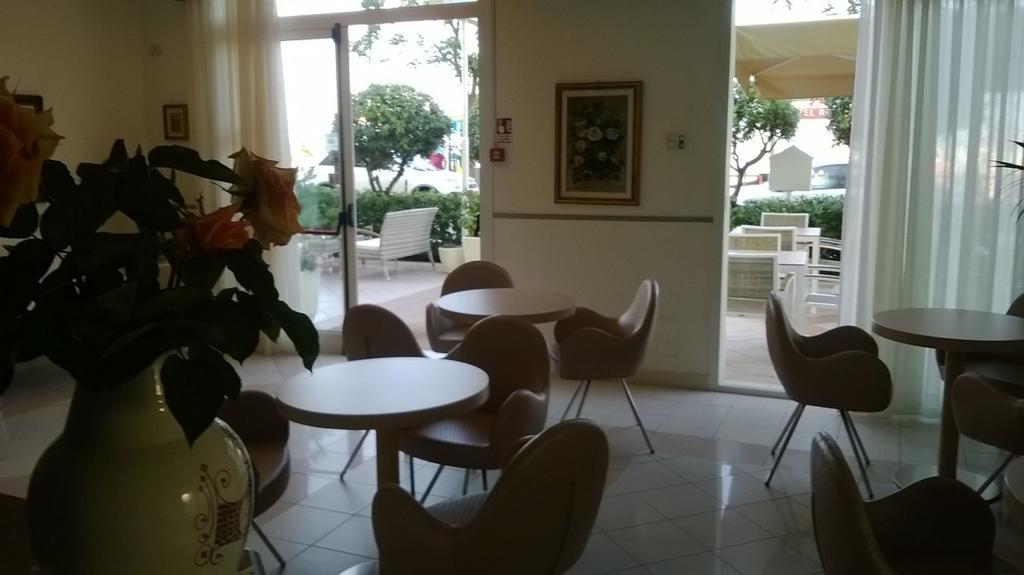 Hotel Rosati リミニ エクステリア 写真